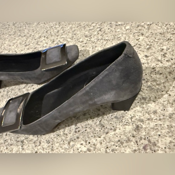 Roger Vivier Belle Pumps in Grey Suede - Picture 11 of 11